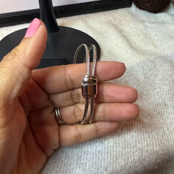 Elegant Gold and Silver Bracelet - Picture 3 of 5